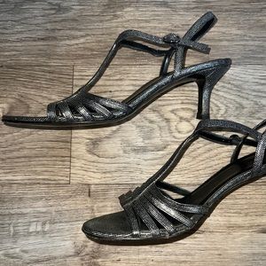 Women’s Metallic silver Vaneli pump